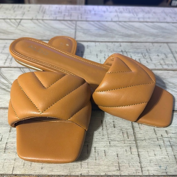 ♥️ALDO Quilted open toe flats - Picture 2 of 7